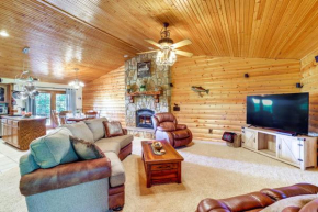 Just a Cast Away Cassville Cabin with Covered Deck